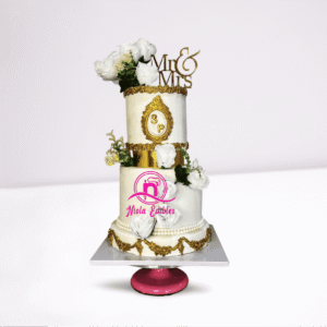 Grand One-Tier Wedding Cake